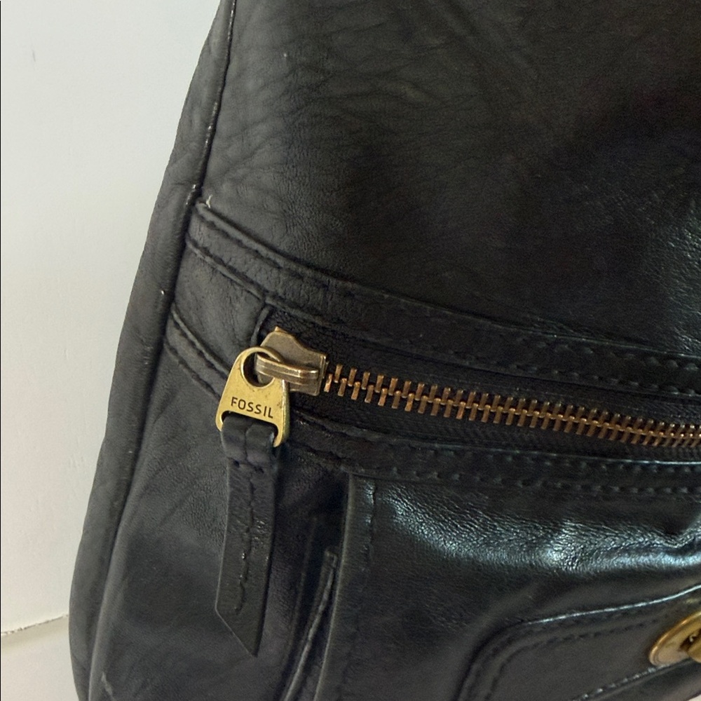 FOSSLI Leather Crossbody Bag - Picture 5 of 10